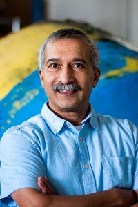 Bopi Biddanda receives University Excellence Award